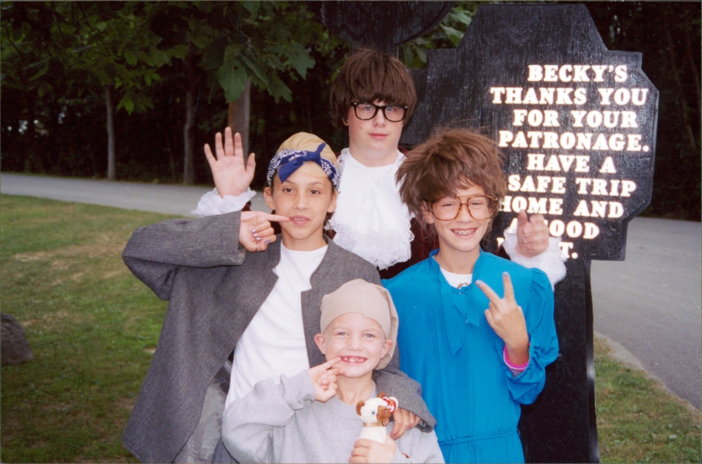 Patron costume contest for Austin Powers.